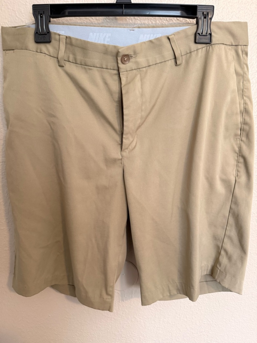 Nike Men’s Khaki Flat-Front Golf Shorts